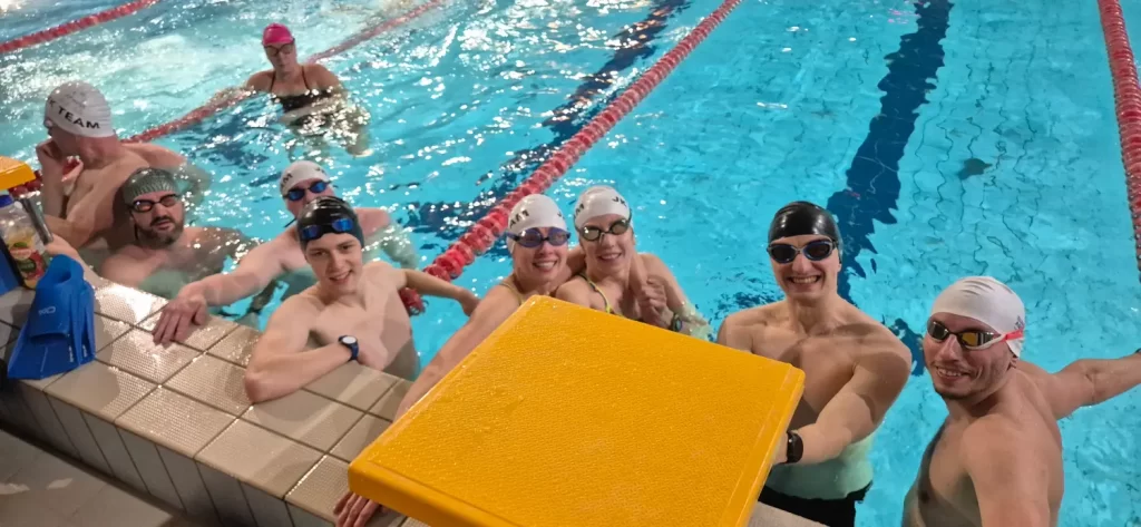 Czego uczy się podczas pływania w&nbsp;Grupie Masters Szkoła Pan Żaba